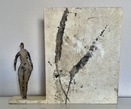 o.T., Tuschezeichnung auf geschöpftem Papier auf Holz mit Eisenfigur, 24x29x4cm (HxBxT), 2022